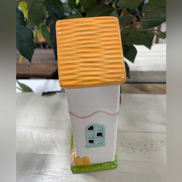 Cupcakes and Cashmere Easter Bunny Light Up Ceramic House NwT - Picture 2 of 6